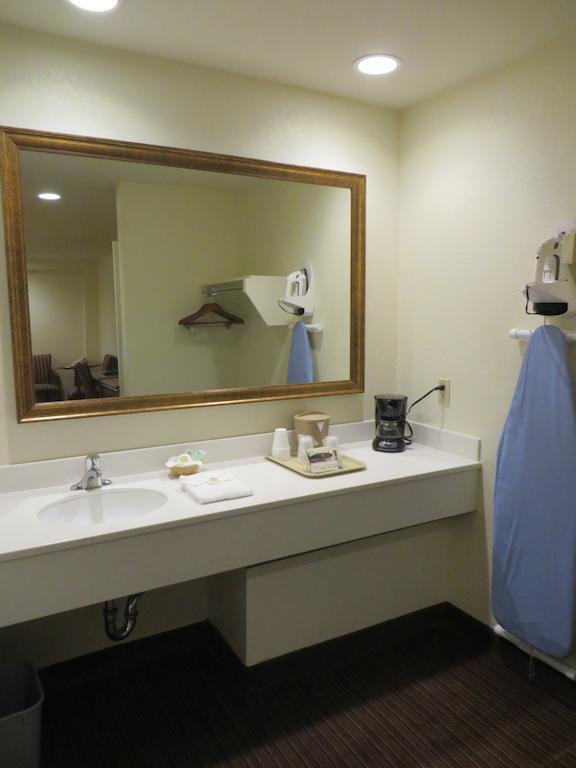 Anaheim Desert Inn & Suites Phòng bức ảnh