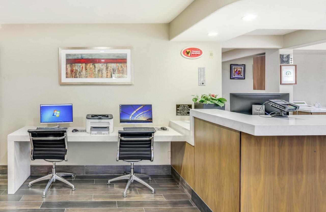 Anaheim Desert Inn & Suites Ngoại thất bức ảnh