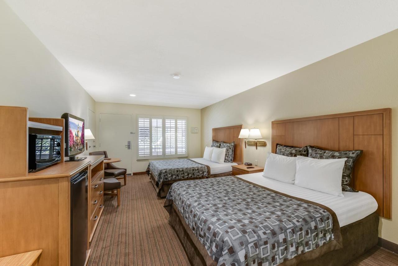 Anaheim Desert Inn & Suites Ngoại thất bức ảnh